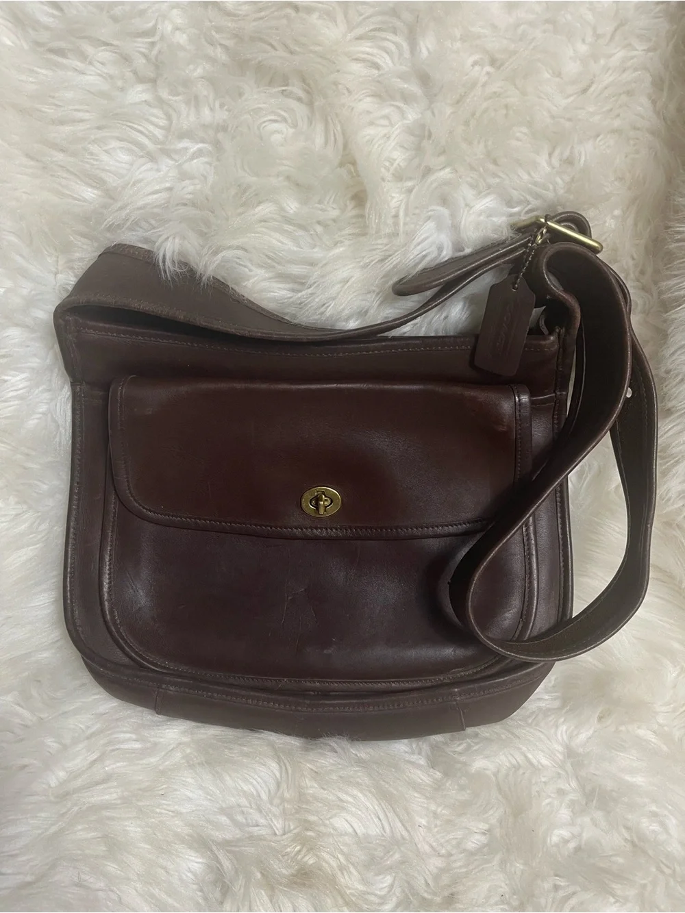 Vintage Coach Taft 9980 Dark Brown Crossbody/shoulder bag .